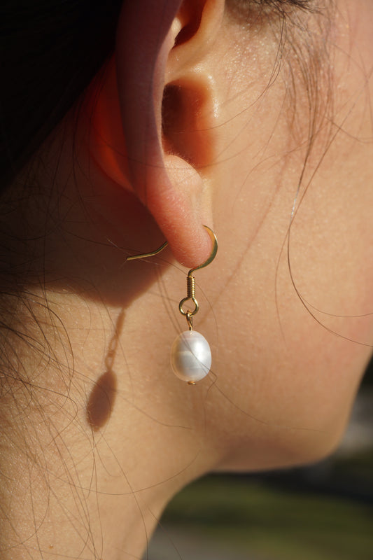 Dainty Pearl Earring